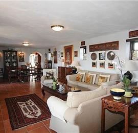 4 Bedroom Villa with Pool in Macher, Sleeps 8-10 